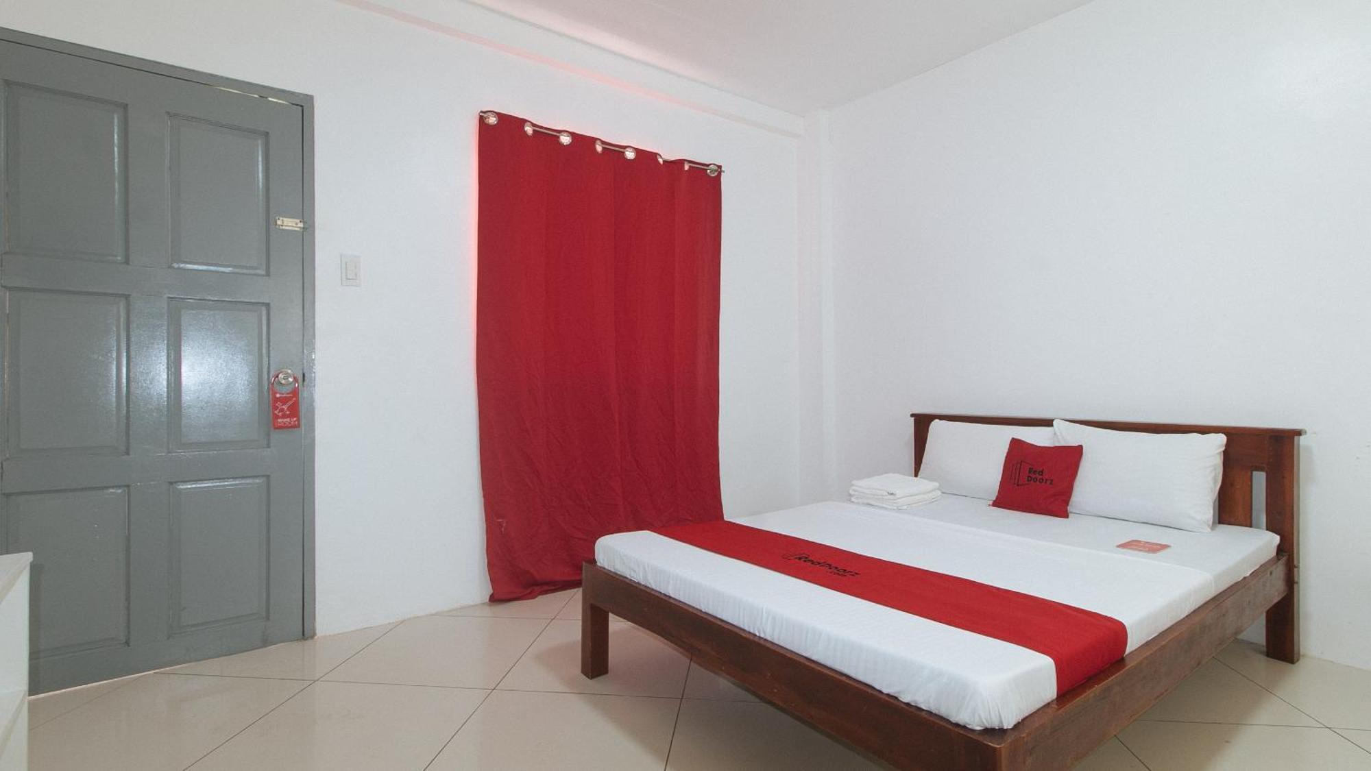 Reddoorz At Fat J Apartelle Mactan Cebú Exterior foto