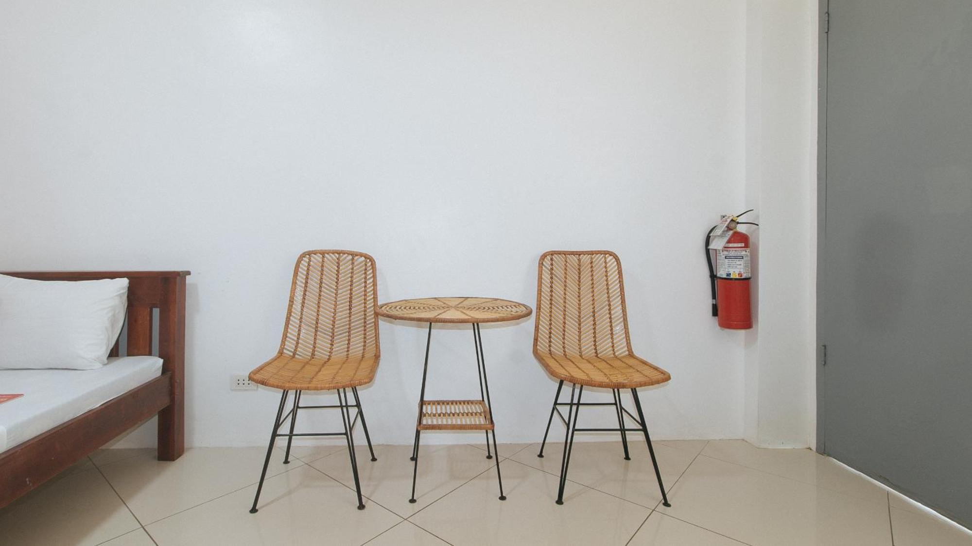 Reddoorz At Fat J Apartelle Mactan Cebú Exterior foto