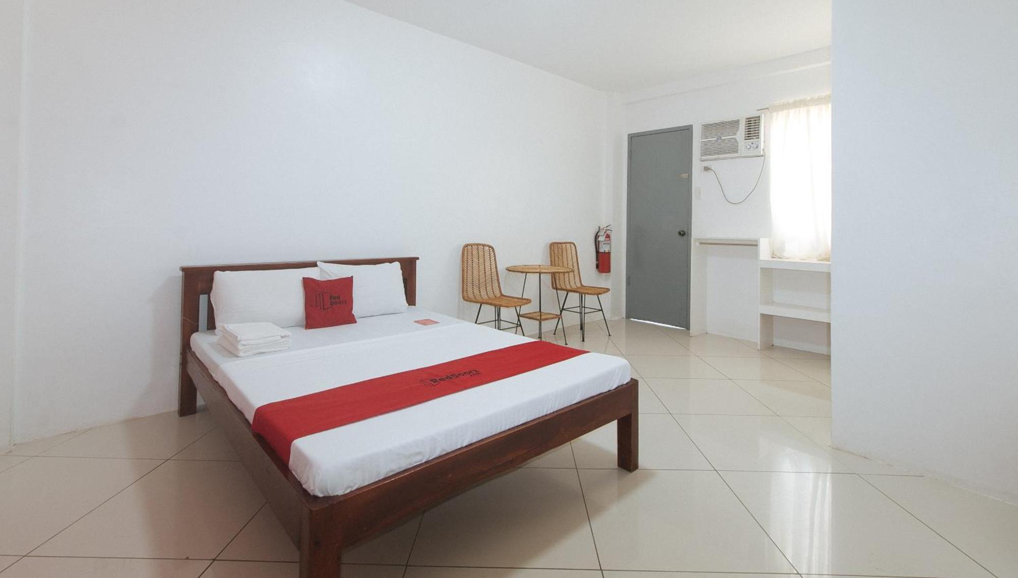 Reddoorz At Fat J Apartelle Mactan Cebú Exterior foto