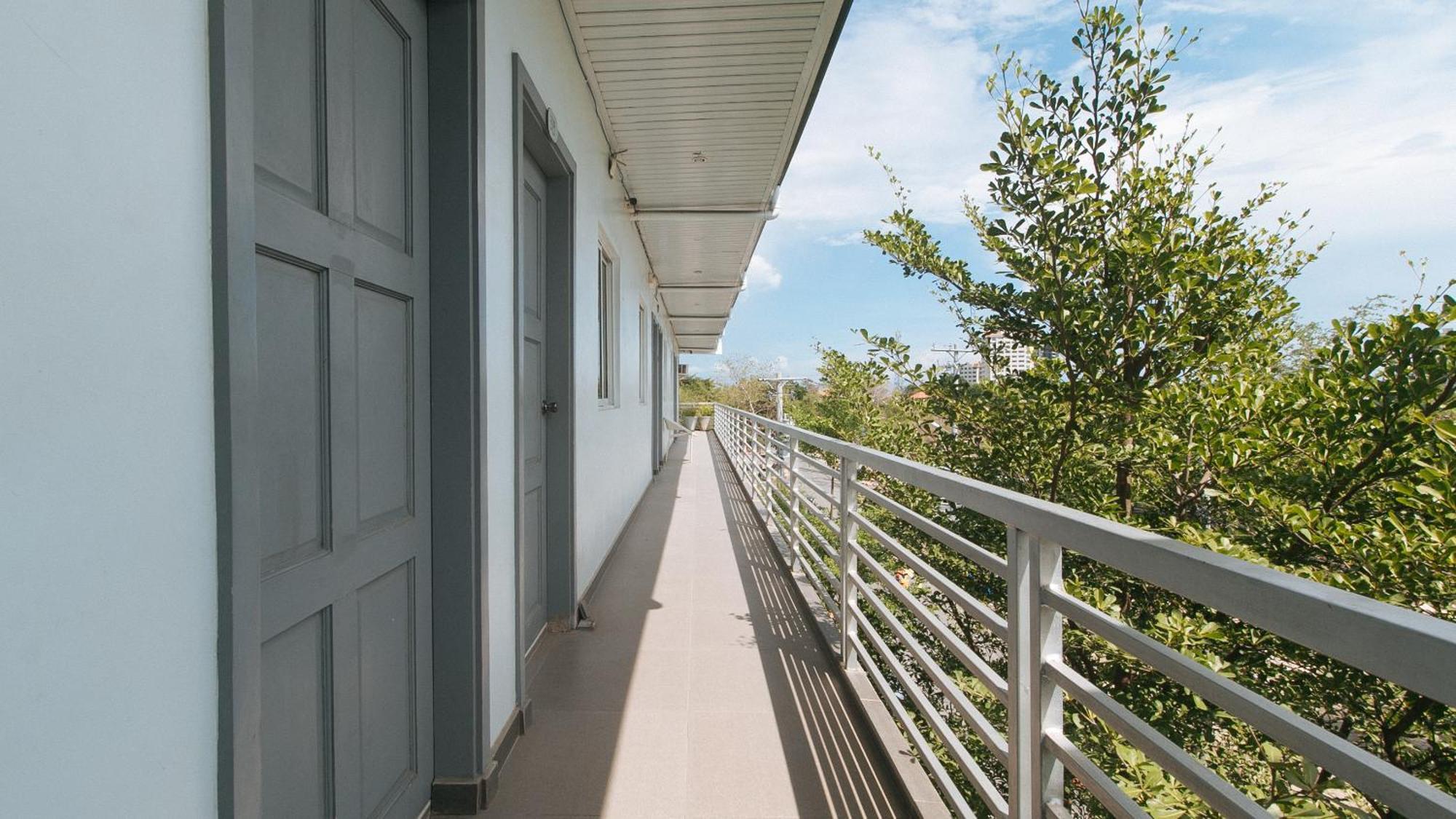Reddoorz At Fat J Apartelle Mactan Cebú Exterior foto
